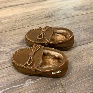 New toddler boys size 7 Norty hard bottom slippers